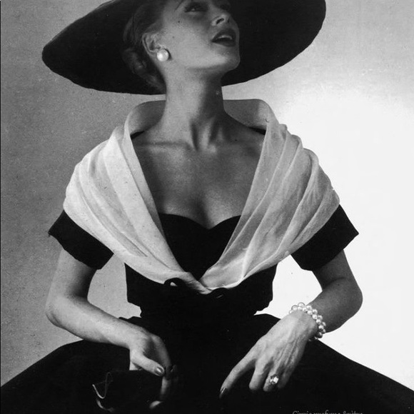 Meet your Posher, Tiffany 🛍 POSH AMBASSADOR - Picture 3 of 9